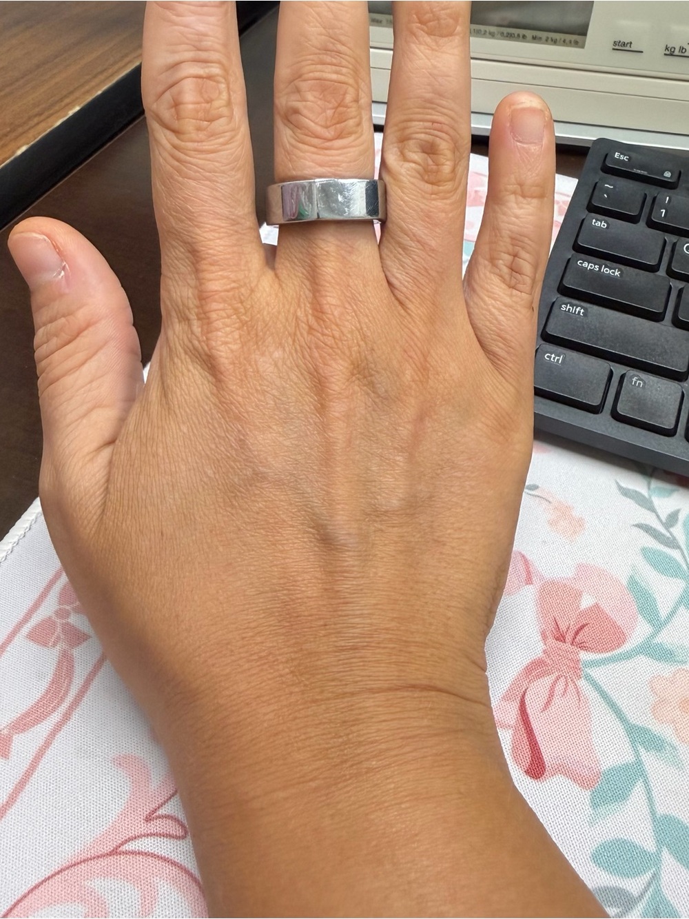 Oura ring gen 3 size 8! Perfect condition, 2 chargers included